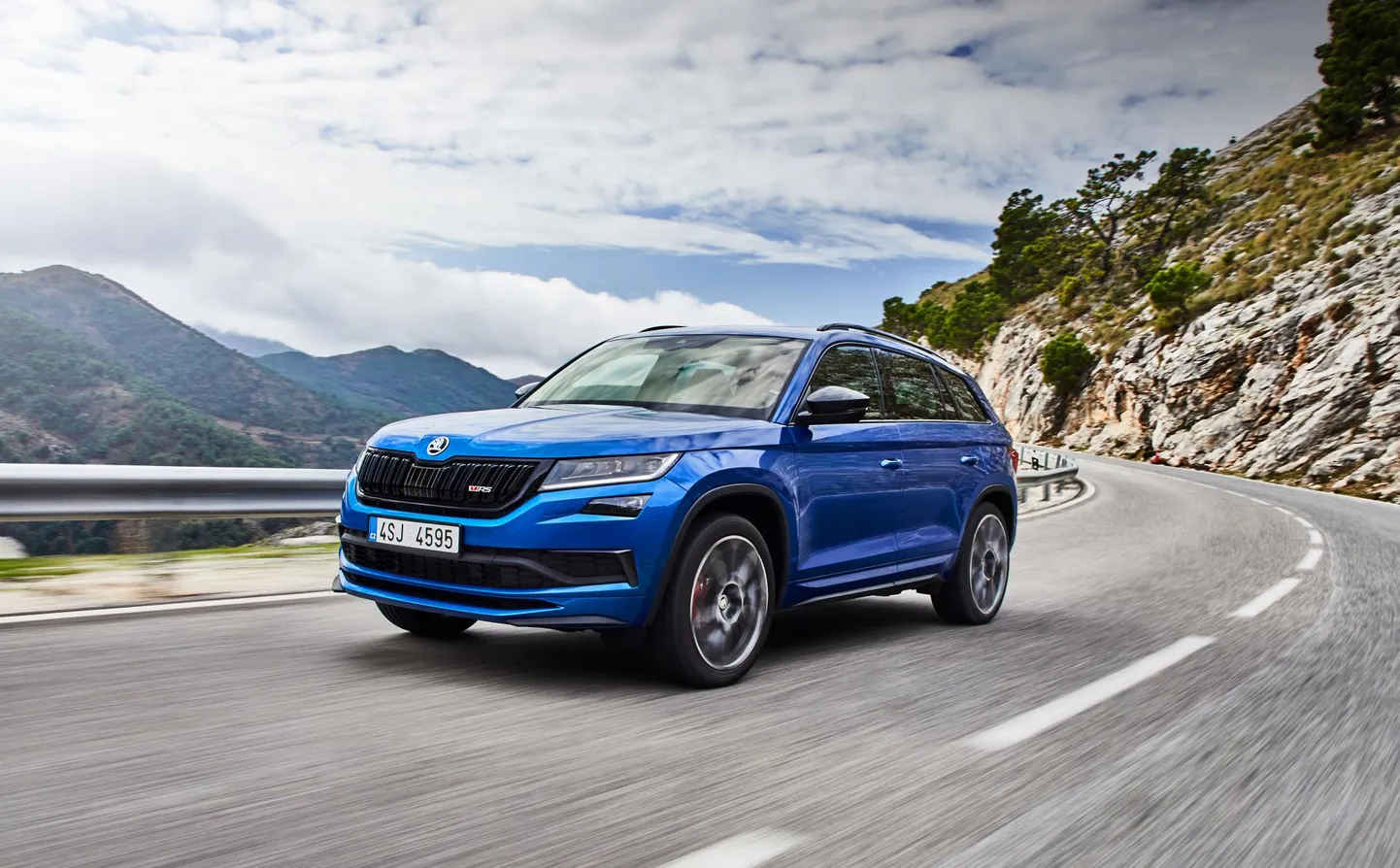 Škoda Kodiaq RS näeb tavamudelist sportlikum välja.