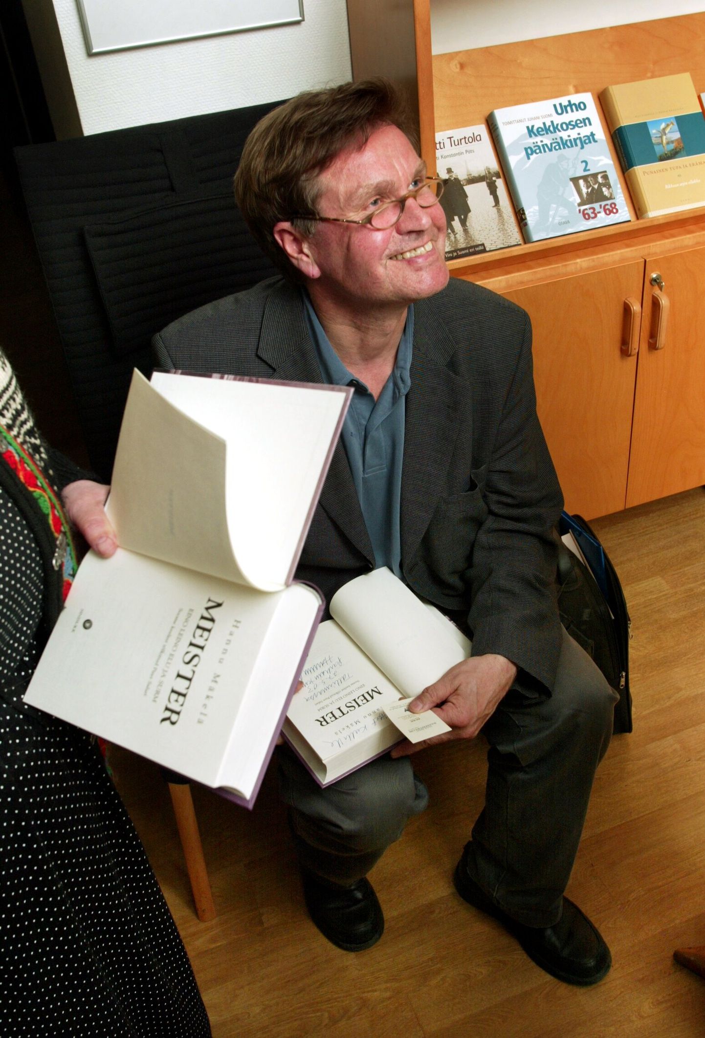 Hannu Mäkelä (pildil) raamatu "Meister" esitlus Soome instituudi ruumides. Raamatu tõlkis Piret Saluri.