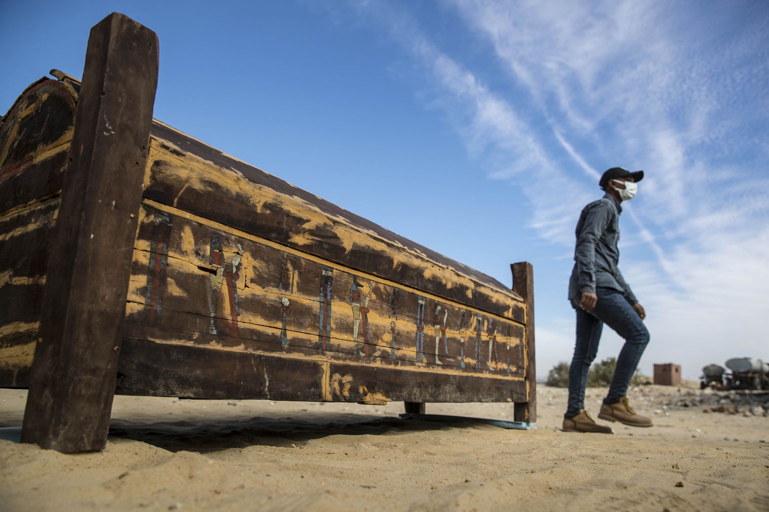 Suur puidust sarkofaag, mis leiti uutel väljakaevamistel Egiptuse Saqqara nekropolist