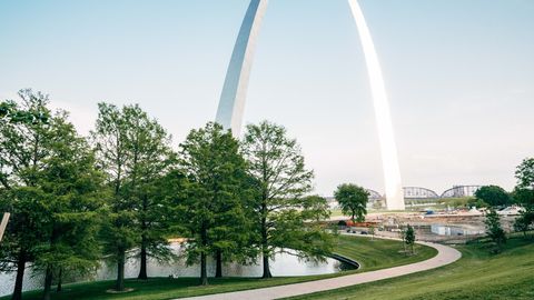 Pasaulē augstākā arka: kā Sentluisas vārti nesabrūk?