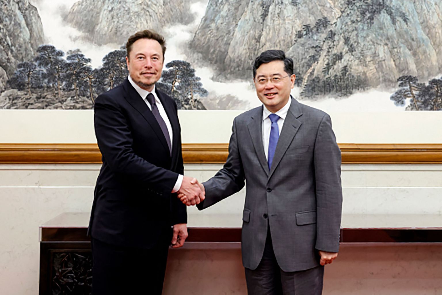 USA miljardär Elon Musk ja Hiina välisminister Qin Gang.