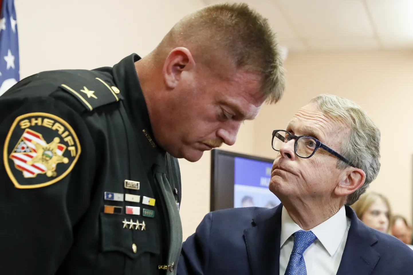 Maakonnašerif Charles Reader ja peaprokurör Mike DeWine.