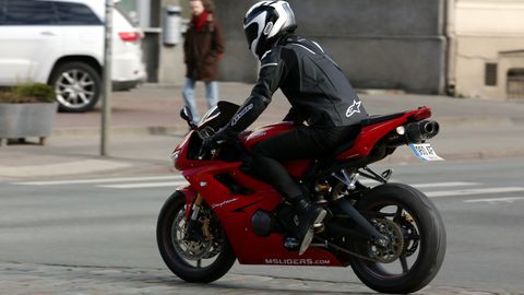 Продавец мототехники: в целях безопасности в Эстонии можно было бы разрешить ездить с правами категории B на небольших мотоциклах