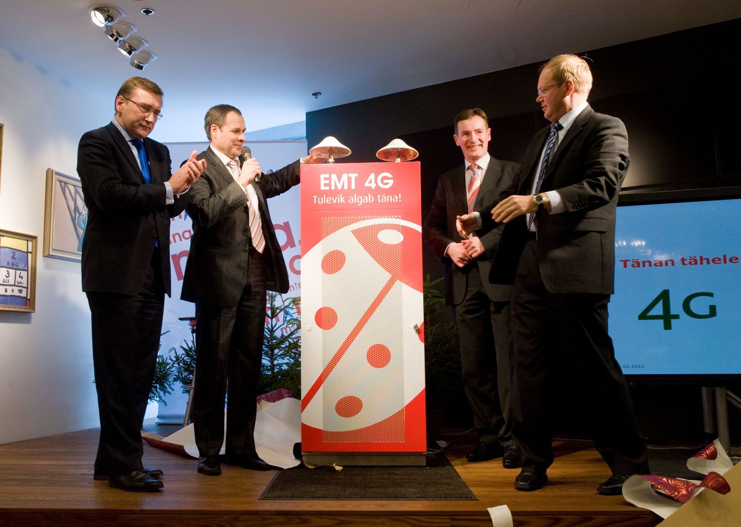 EMT tutvustas 25. veebruaril oma 4G testvõrku. Vasakult: Juhan Parts, EMT juht Valdo Kalm, ettevõtte tehnikadirektor Tõnu Grünberg ning Ericsson Eesti juht Veiko Sepp.