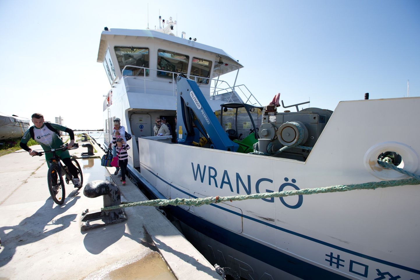 Prangli saare ja mandri vahel ühendust pidav parvlaev Wrangö valmis 2013 aastal, kuid olevat juba vussis.