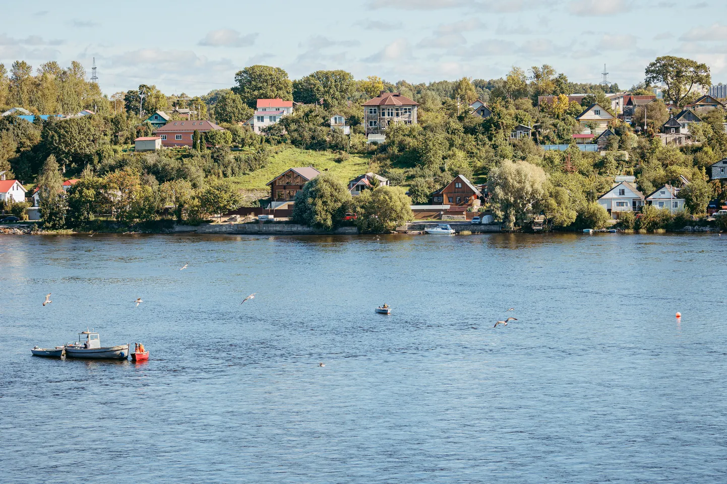 Politsei- ja piirivalveamet palub Narva jõel liikumisel arvestada ka Venemaa poolt tulevate GPS-häiringutega ning soovitab vee peal hoida võimalikult Eesti-poolse kalda lähedale.