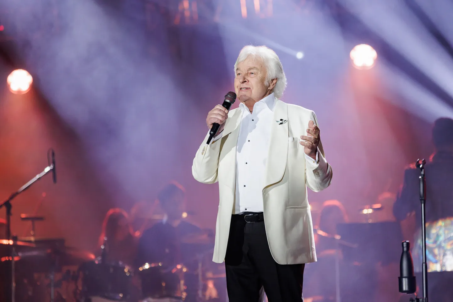 Ivo Linna esinemas oma 75. sünnipäevale pühendatud kontserdil.