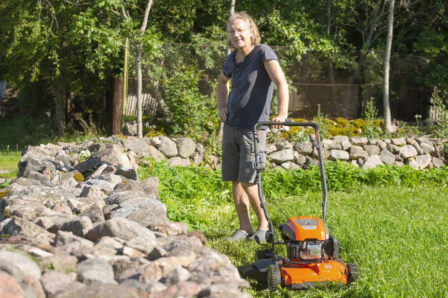 Kõrkvere juurtega Urmas Rauba paneb kohe niidukile hääled sisse.