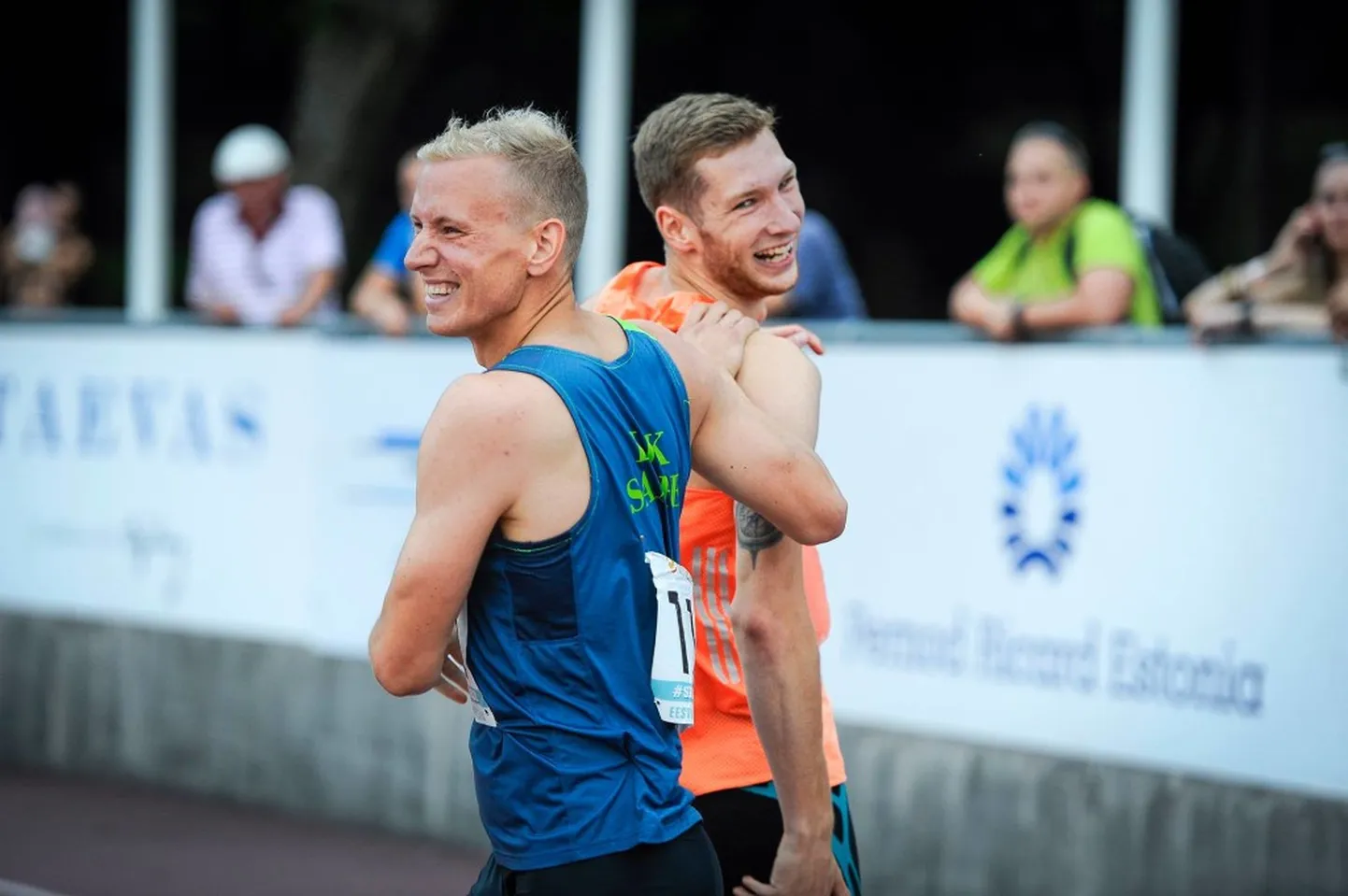 Marek Niit rõõmustamas.