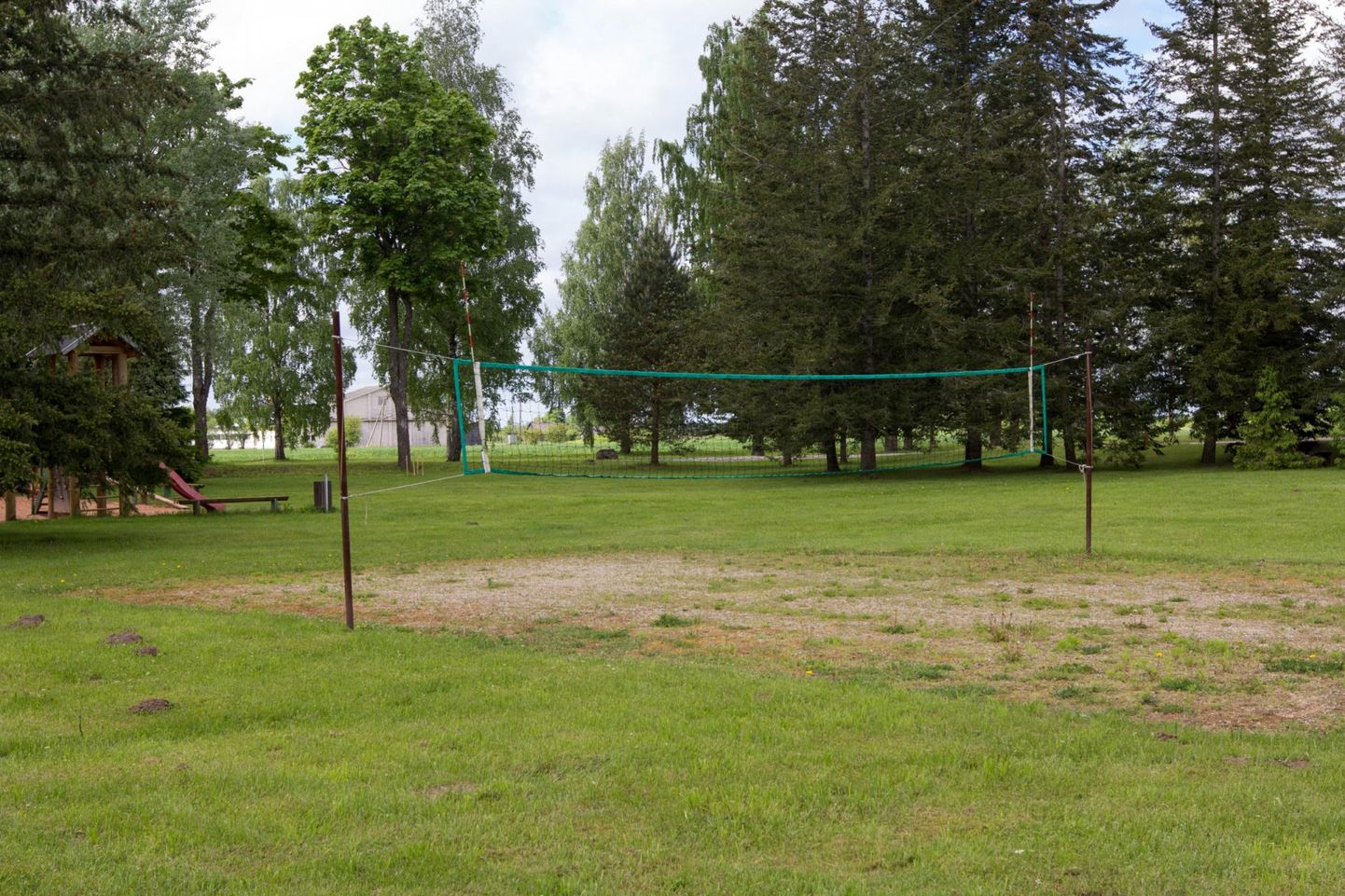 Projekti „Võrguplatsid korda 2019” abiga rajatakse Pärnumaale kaks võrkpalliväljakut.