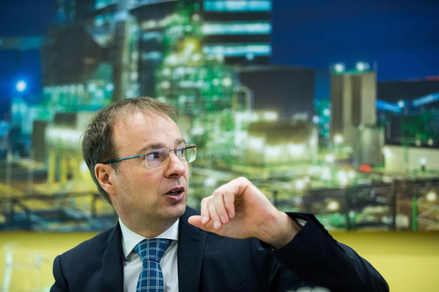 По словам главы Eesti Energia Хандо Суттера, Евросоюз должен решить проблему предела углеводородных выбросов, иначе промышленность может отсюда уехать.