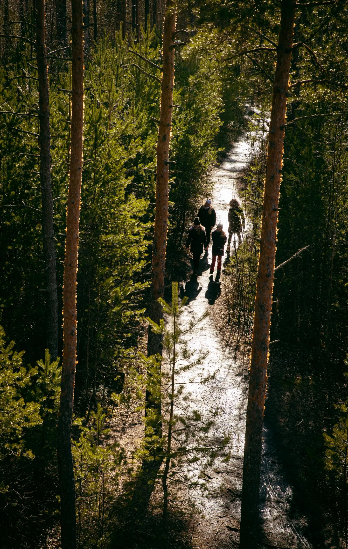 Inimesed on selgeks saanud vastutustundliku liikumise matkaradadel.