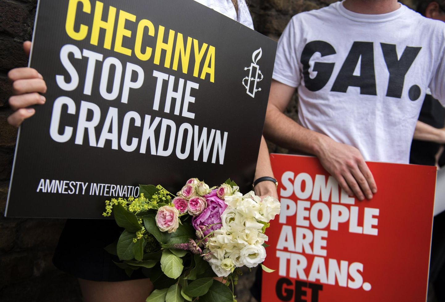 Seksuaalvähemuste õigused Tšetšeenias leiavad aina suuremat rahvusvahelist kõlapinda. Pildil meeleavaldajad Venemaa saatkonna juures Londonis. 