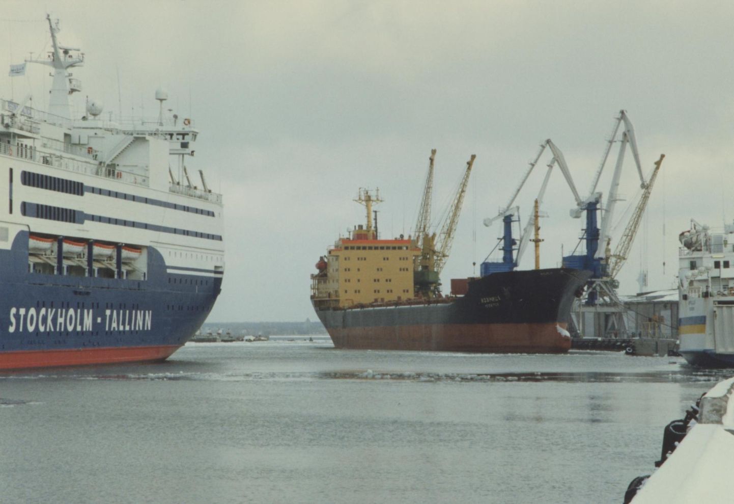 Laevad Tallinna sadamas 1990ndatel aastatel