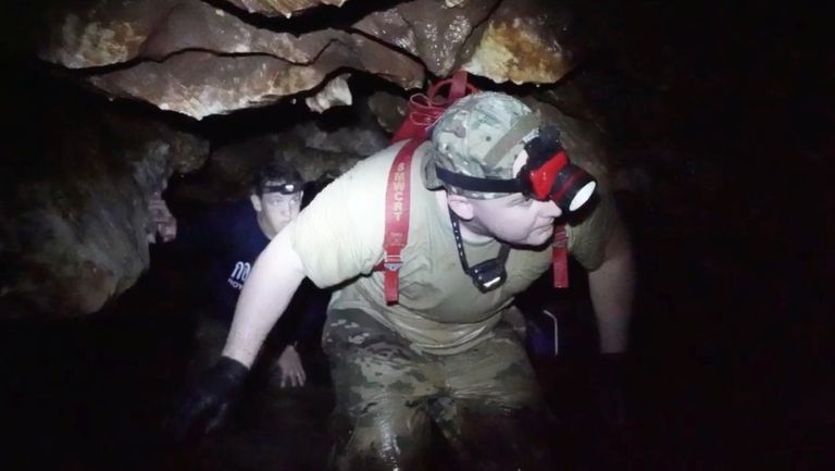Päästetöötajad Tham Luangi koobastikus