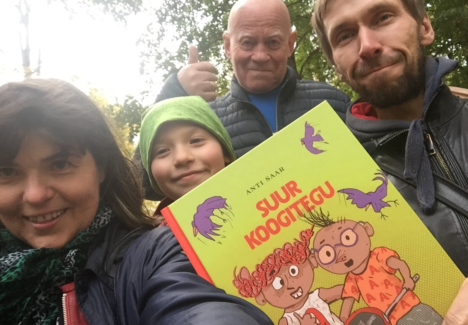 Olga, Märt Rudolf ja Priit Pärn ning Anti Saar Toomemäel.