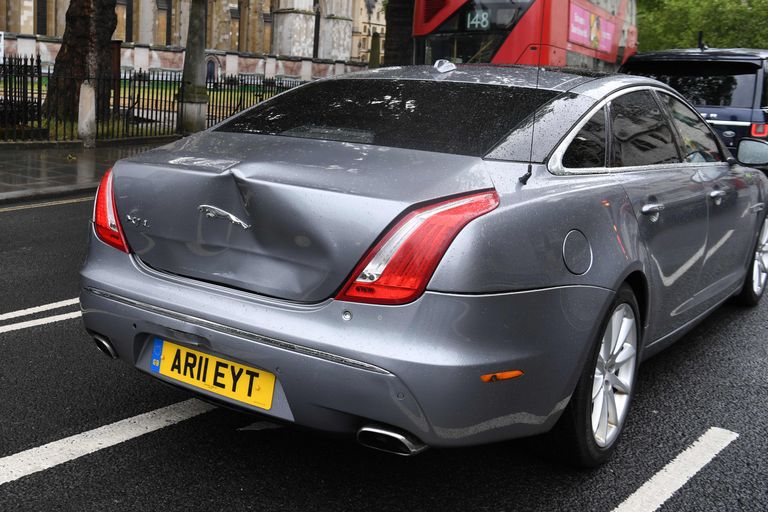 Briti peaministri Boris Johnsoni mõlkida saanud Jaguar.