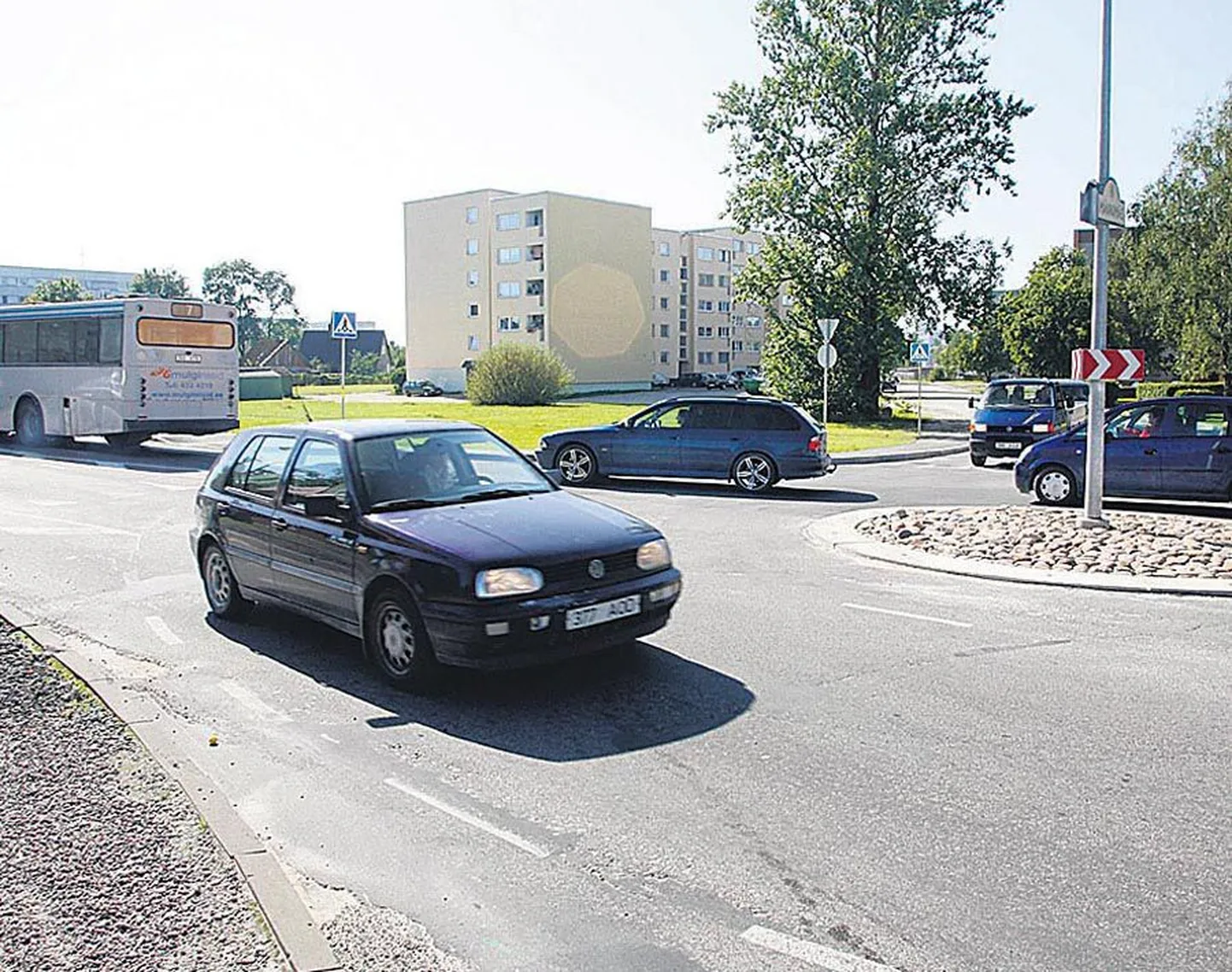 Äsja valminud ringristmiku juures peaks paari kuu pärast valmima uus tankla.
