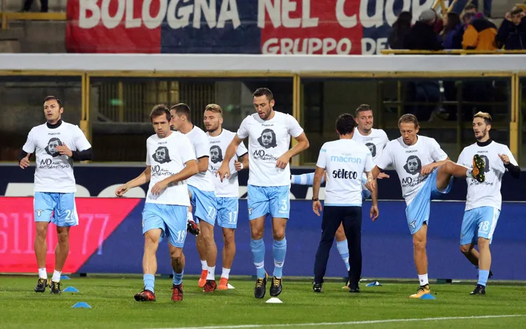 Roma Lazio mängijad ütlesid antisemitismile Anne Franki pildiga T-särgiga «ei»