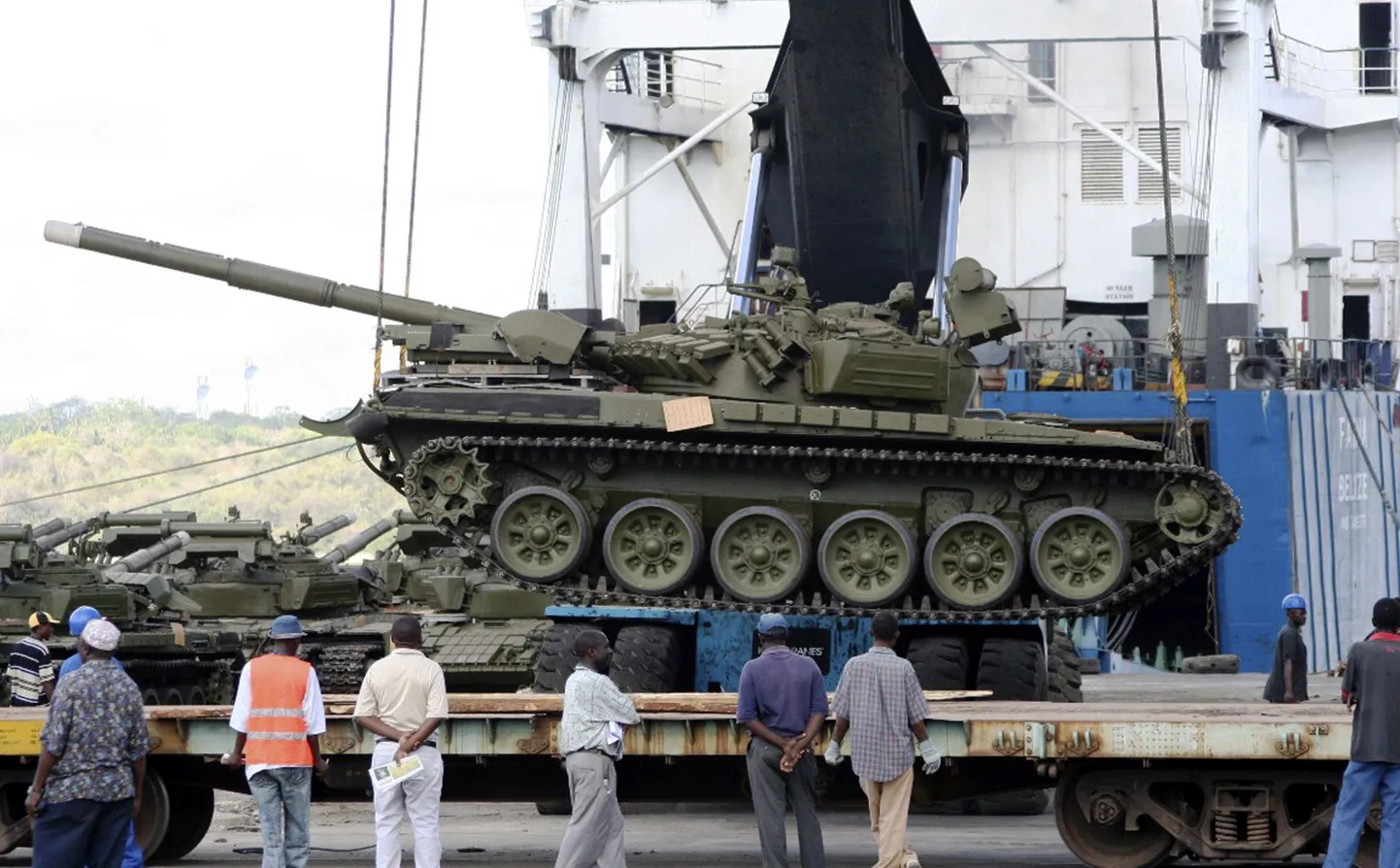 Tankide mahalaadimine Fainalt Keenias Mombasa sadamas.
