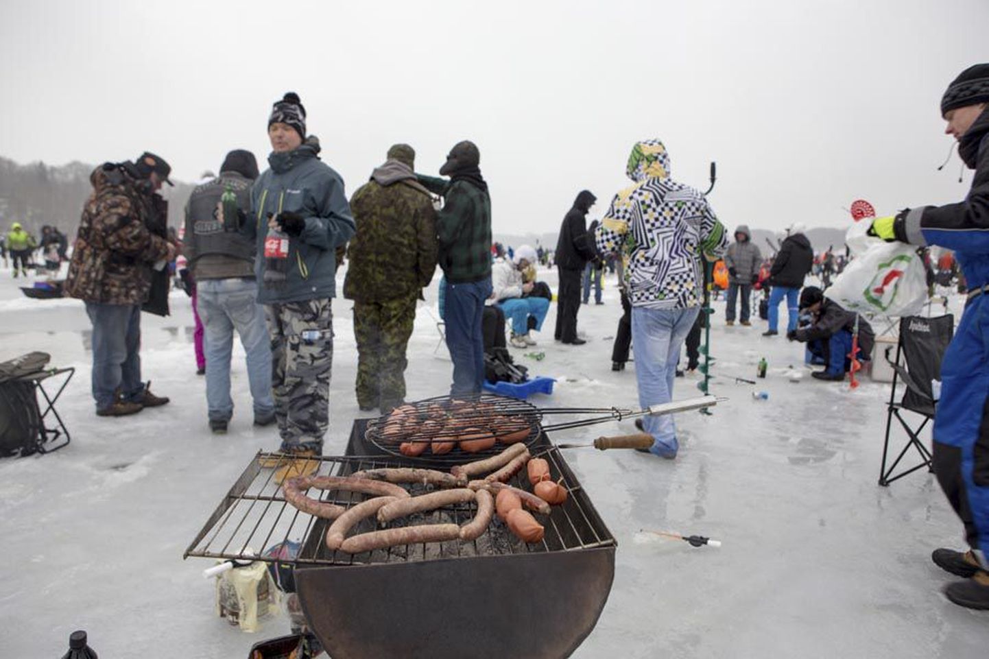 Rahvapidude ajal on grillimiskohtadega iselugu. Siis sussutatakse vorsti ja liha kas või keset talve Viljandi järvel, nagu on näha aasta tagasi kalapeol tehtud fotolt.