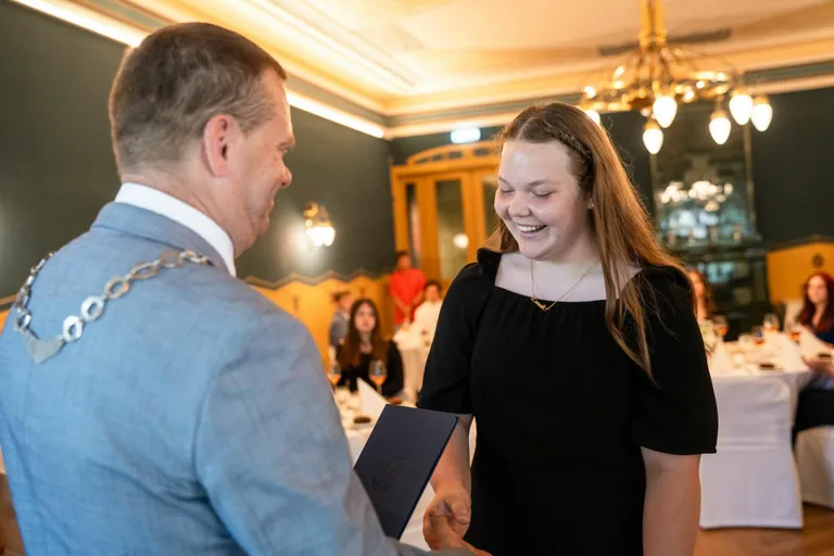 Aasta aktiivseteks noorteks nimetati Leneli Lasn Jõõpre koolist.