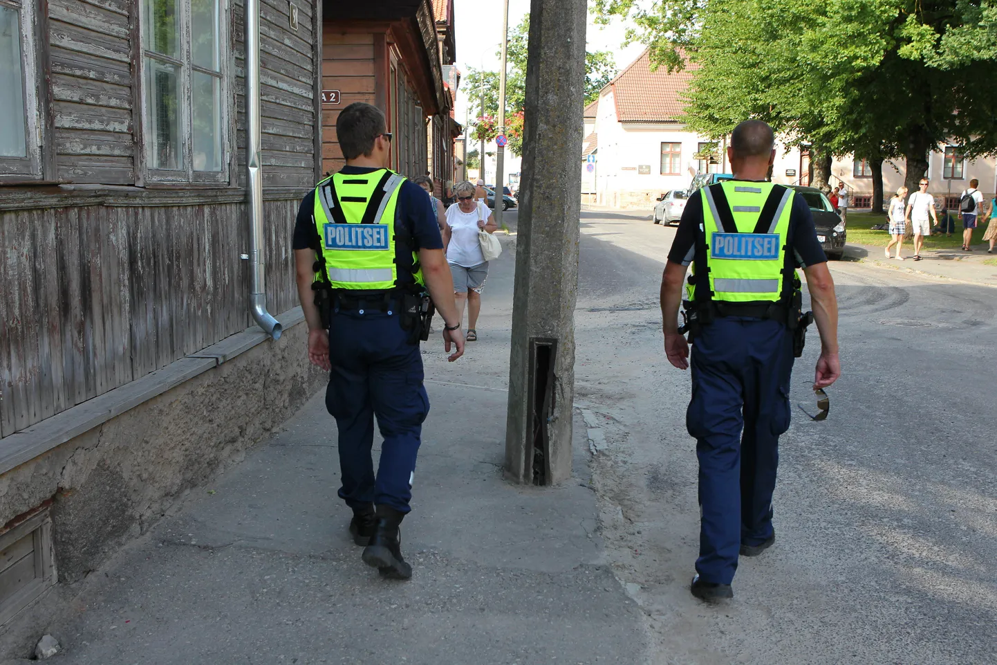 Politseinikud Viljandi folgil.