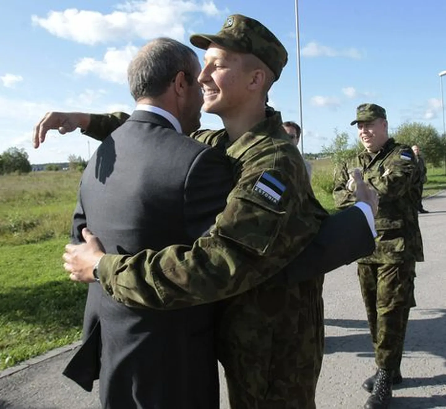 Папа приехал! Президент Тоомас Хендрик Ильвес в сентябре приезжал в Тапаский учебный центр, где проходит службу его сын Луукас Кристьян Ильвес.