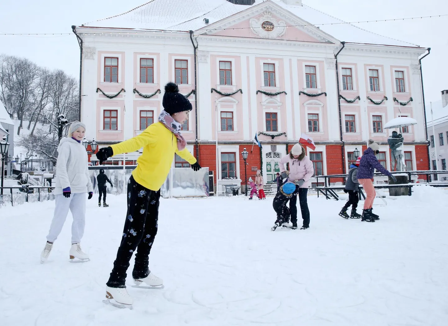 Nagu kahel eelmisel aastal, saab raeplatsil ka tänavu paari päeva pärast uisutada.