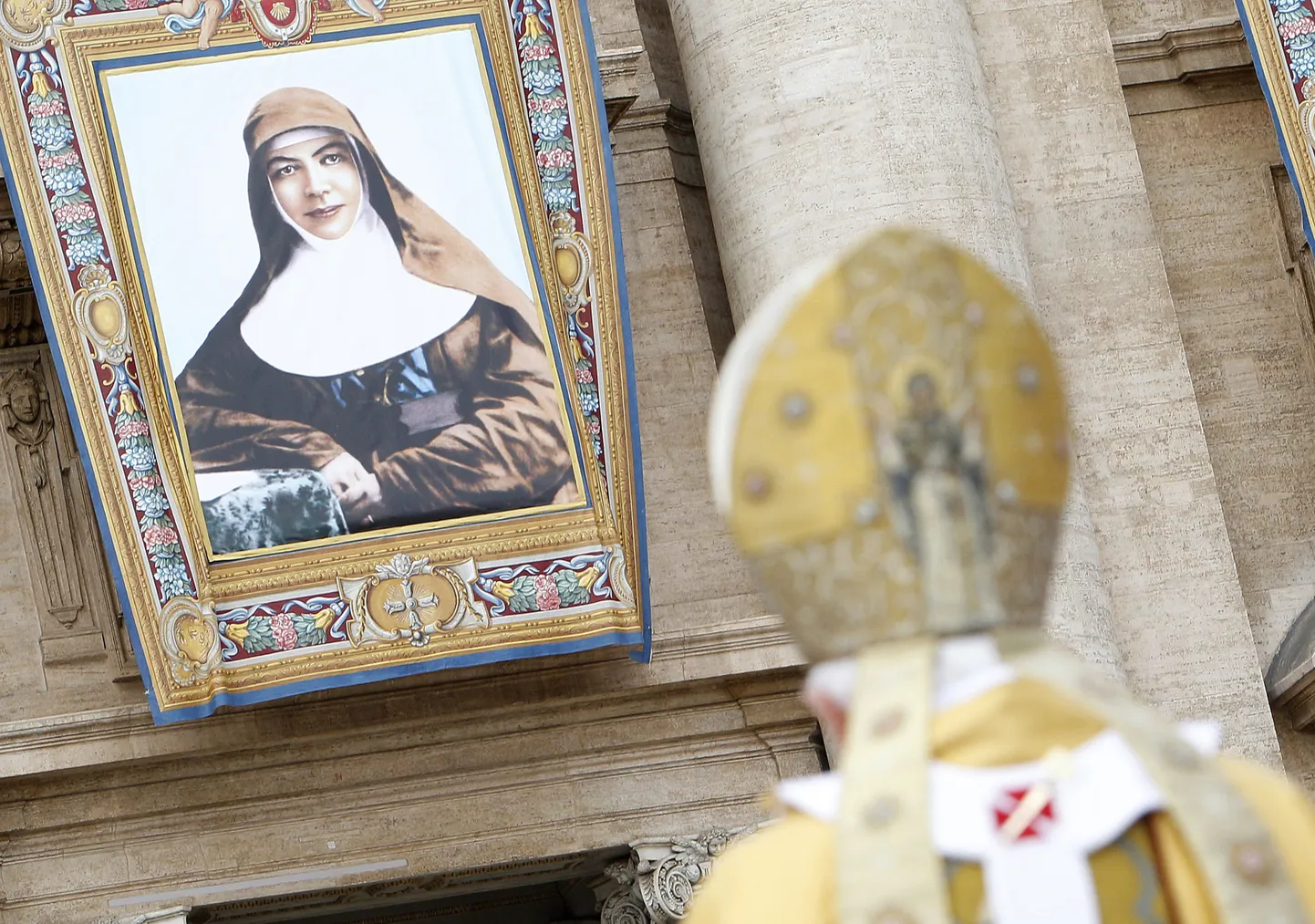 Paavst Benedictus XVI kuulutas pühakuks Austraalias elanud Mary MacKillopi.