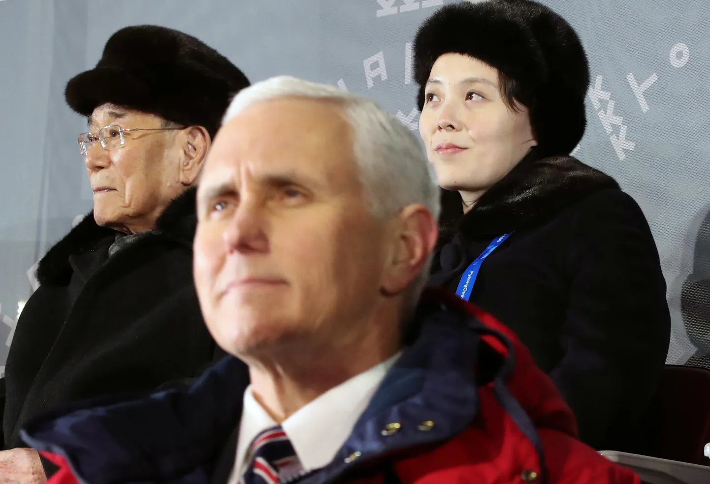 USA asepresident koos Põhja-Korea delegatsiooni juhtidega.