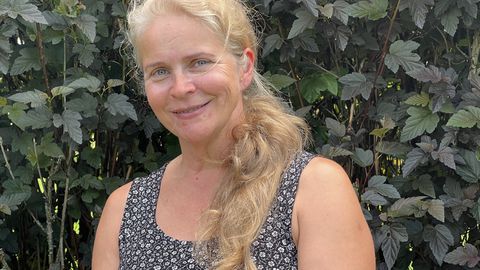 INIMESTEST AEGAMÖÖDA ⟩ Janika Lill. Mitte lihtsalt Epp Kärsini õde
