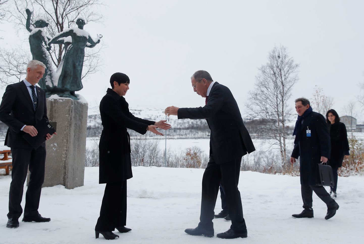 Vene välisminister Sergei Lavrov (P) täna Norras, kus teda võtab vastu Norra välisminister Ine Marie Eriksen Søreide (V).