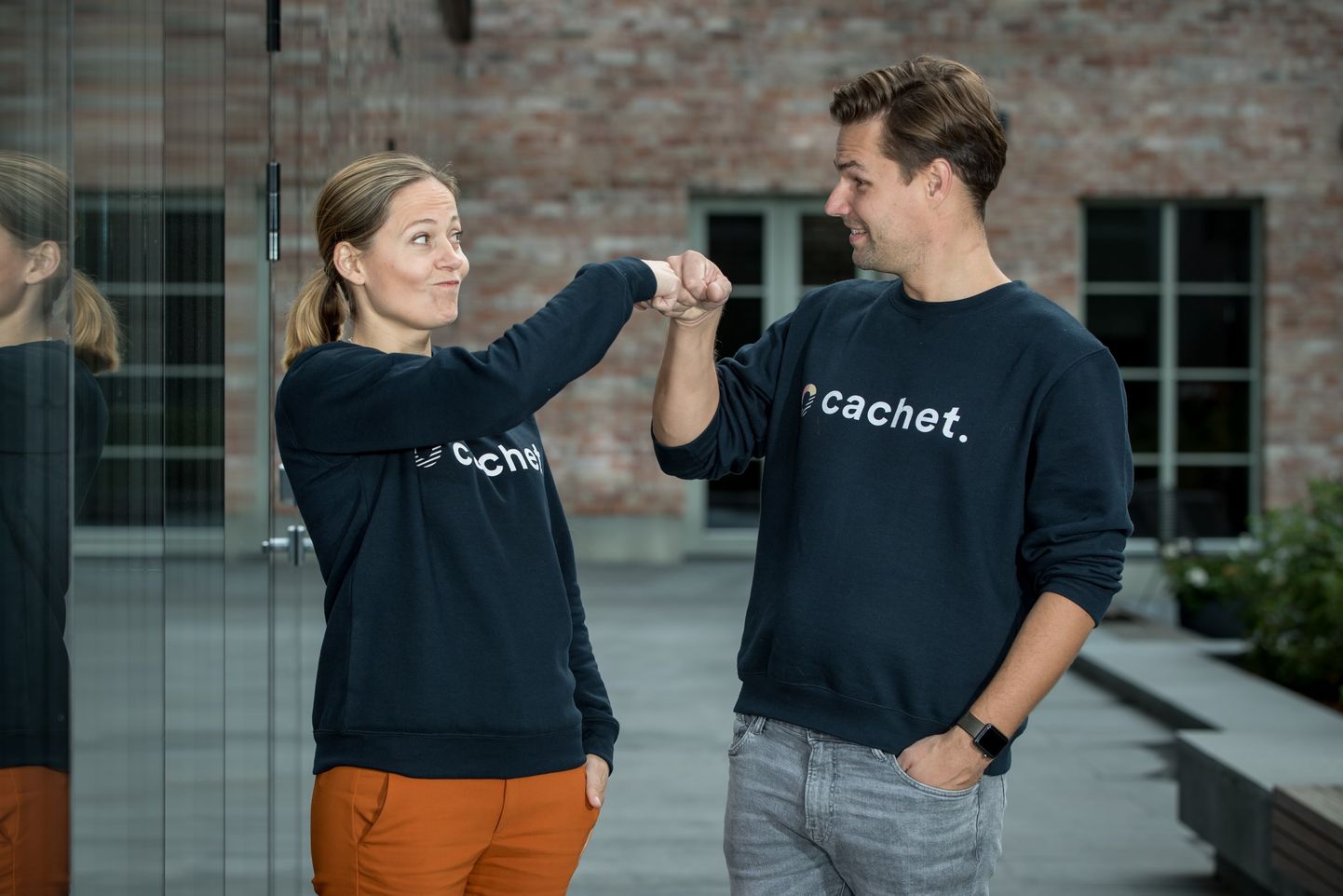 Cacheti asutajad Hedi Mardisoo (vasakul) ja Kalle Palling.
