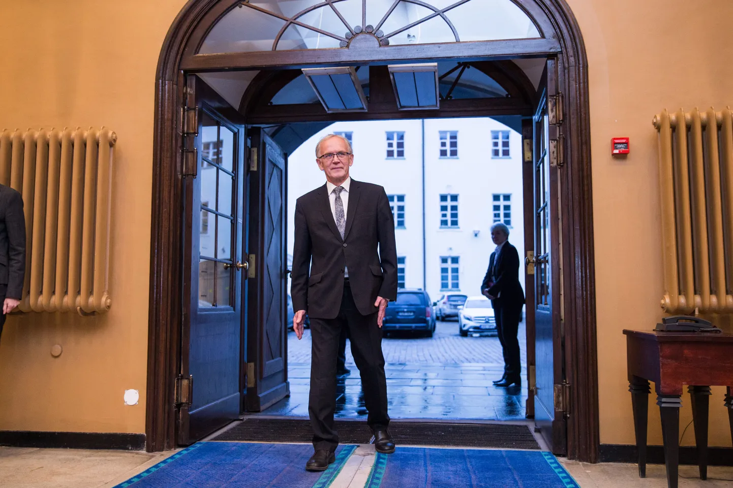 Riigikogu esimees Eiki Nestor peab seaduse järgi asendama presidenti tema puhkuse ajal.