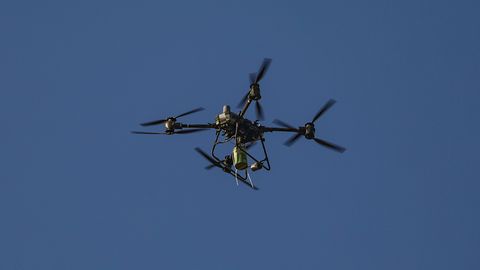 Projekt "stena dronov" v Evropi se sooča s kritikami in izzivi