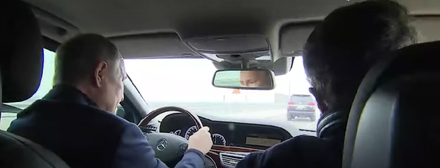 Владимир Путин за рулем Mercedes