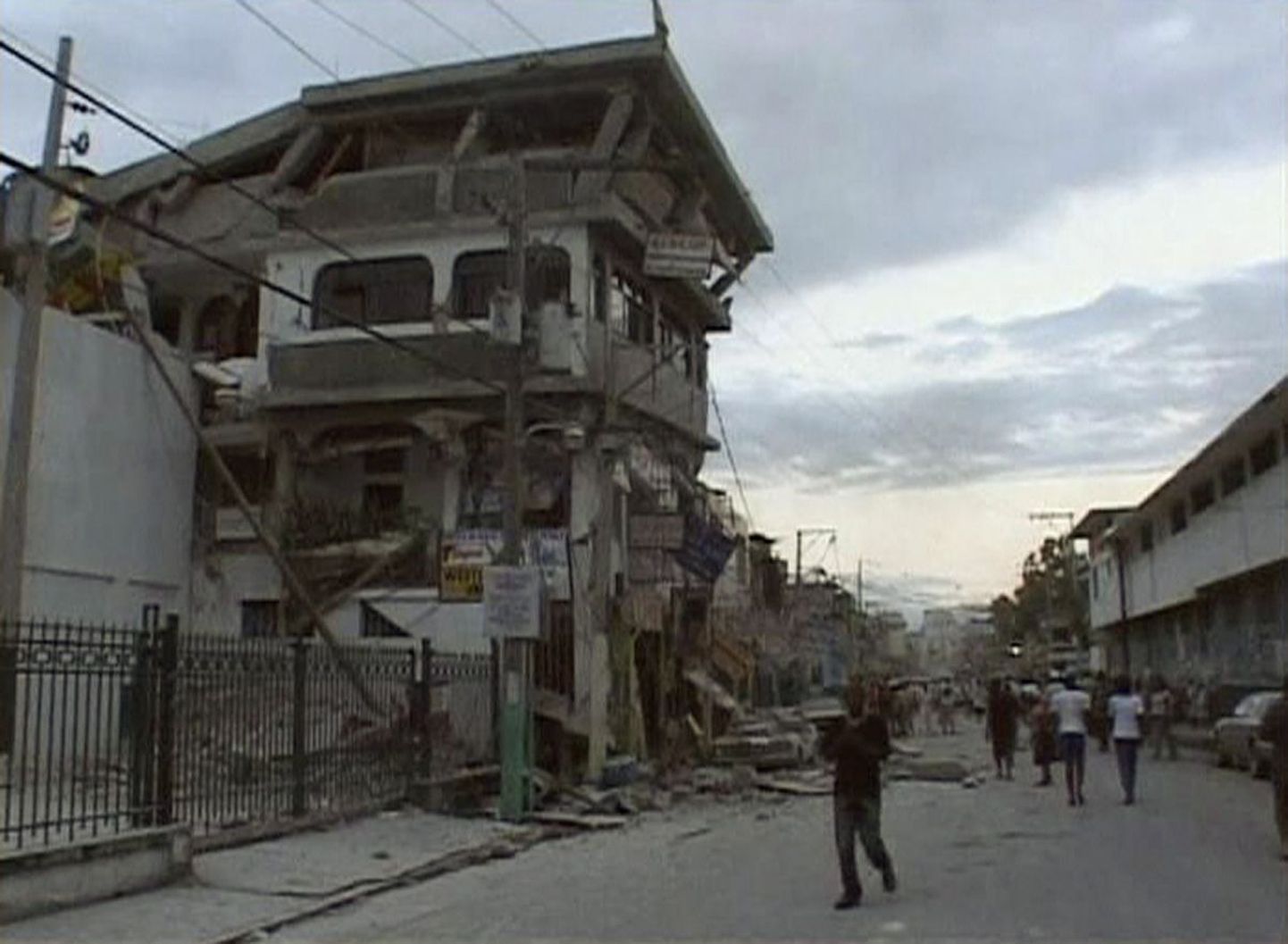 Võimas maavärin raputas Haiti pealinna Port-au-Prince'i.
