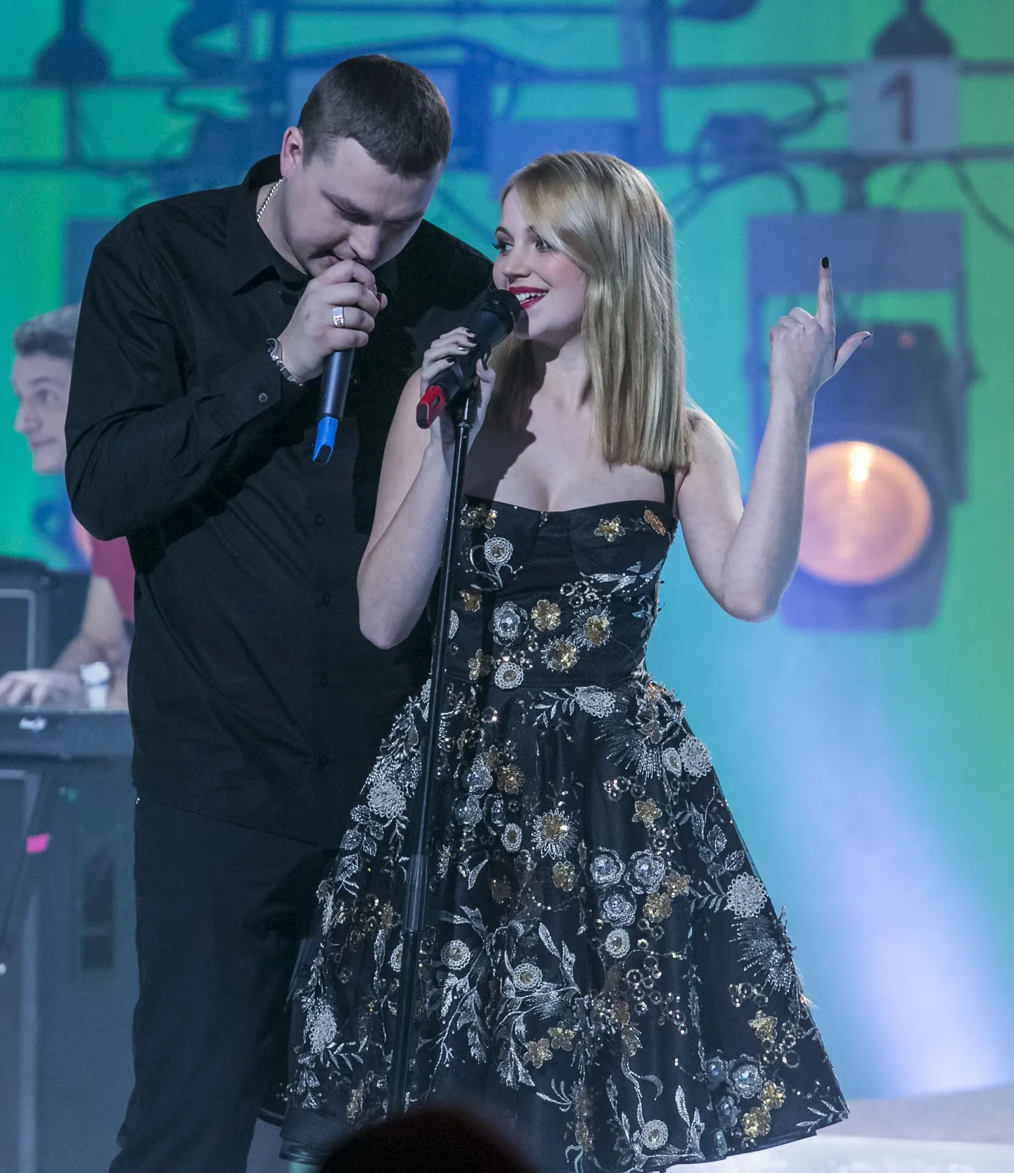 R2 Aastahitt 2013. Kerli Kivilaan