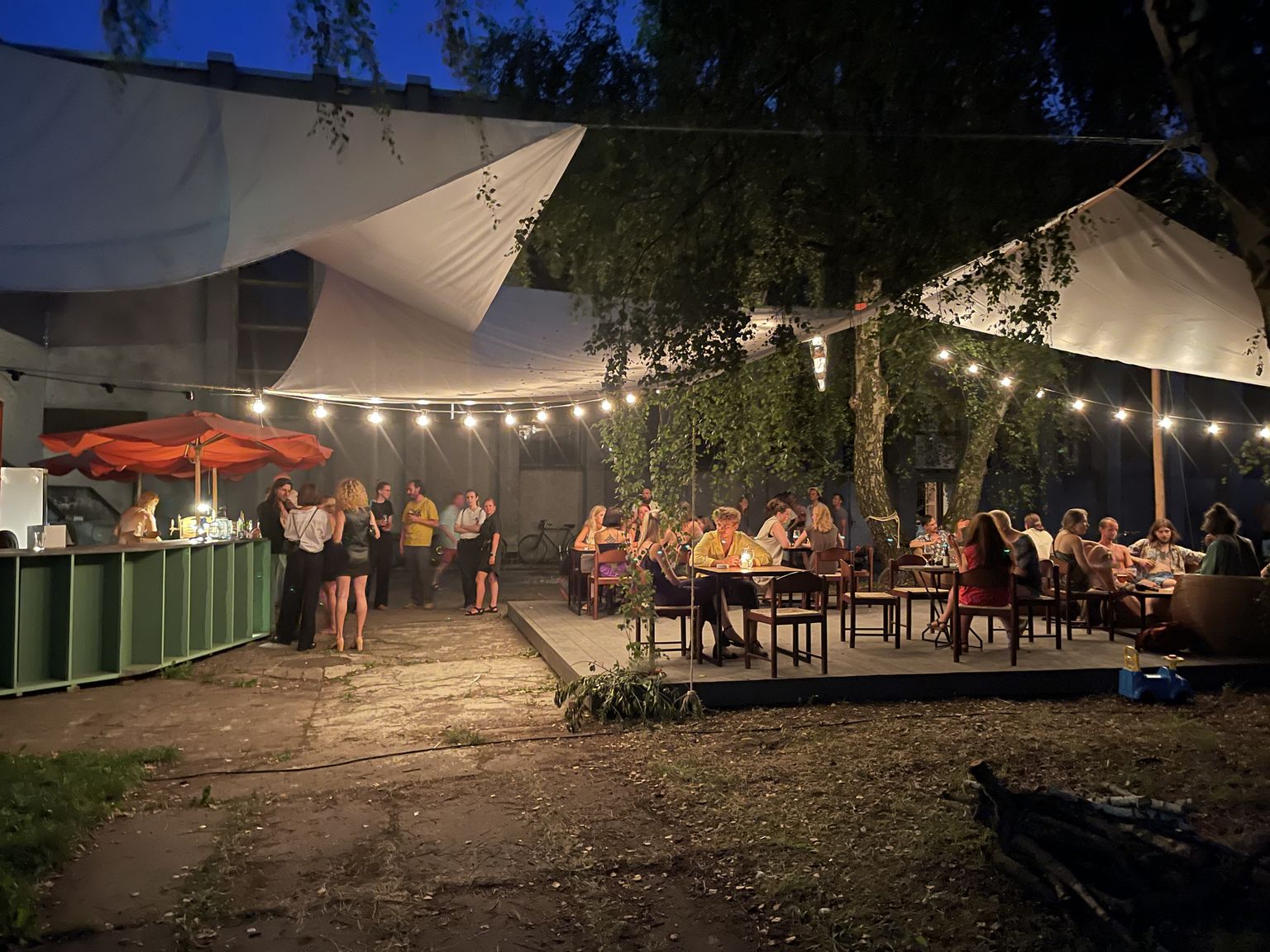 Terase mākslas centrā "Totaldobže" Viskaļu ielā 36