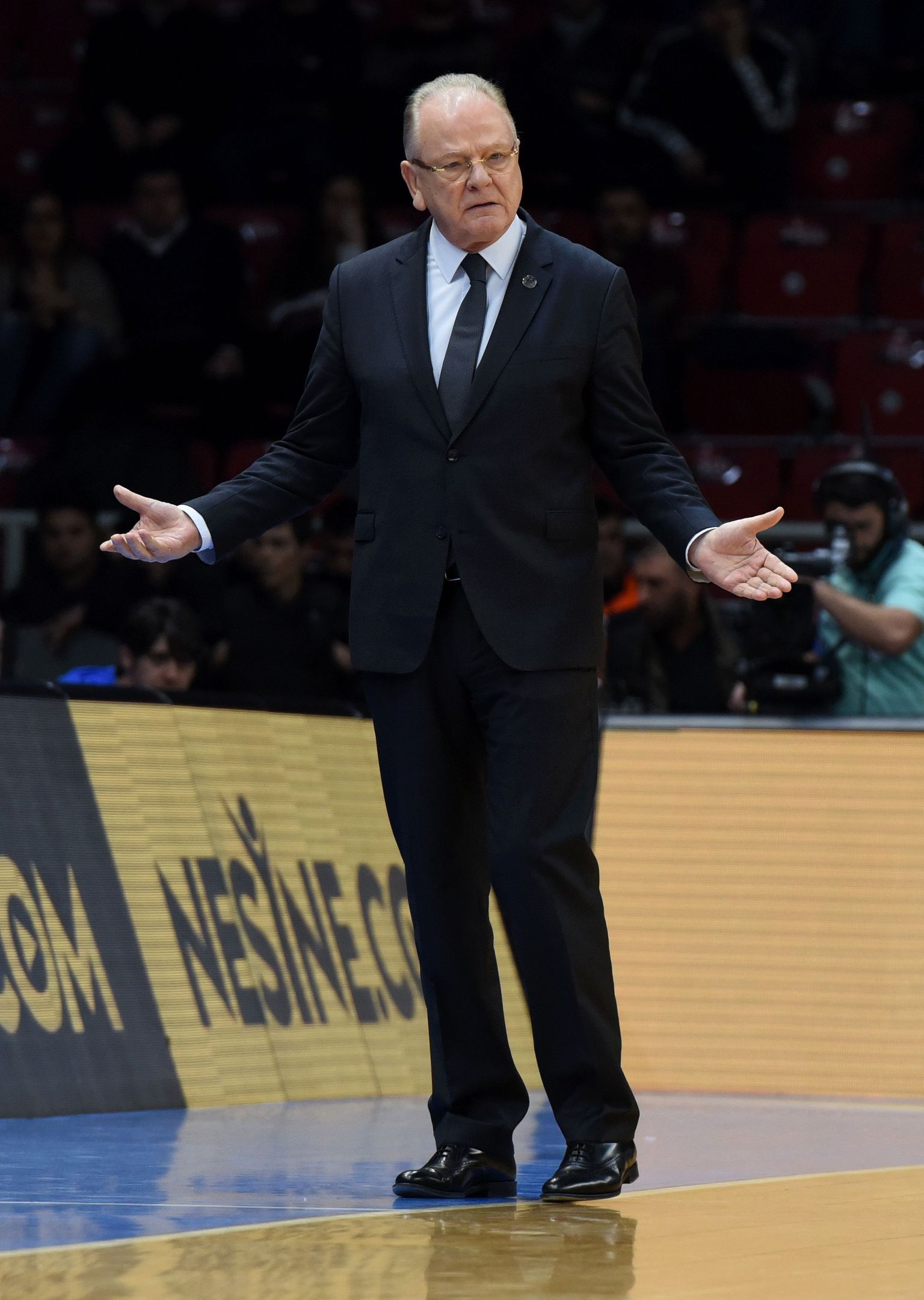 Dušan Ivkovic 2016. aastal Anadolu Efesi peatreenerina.