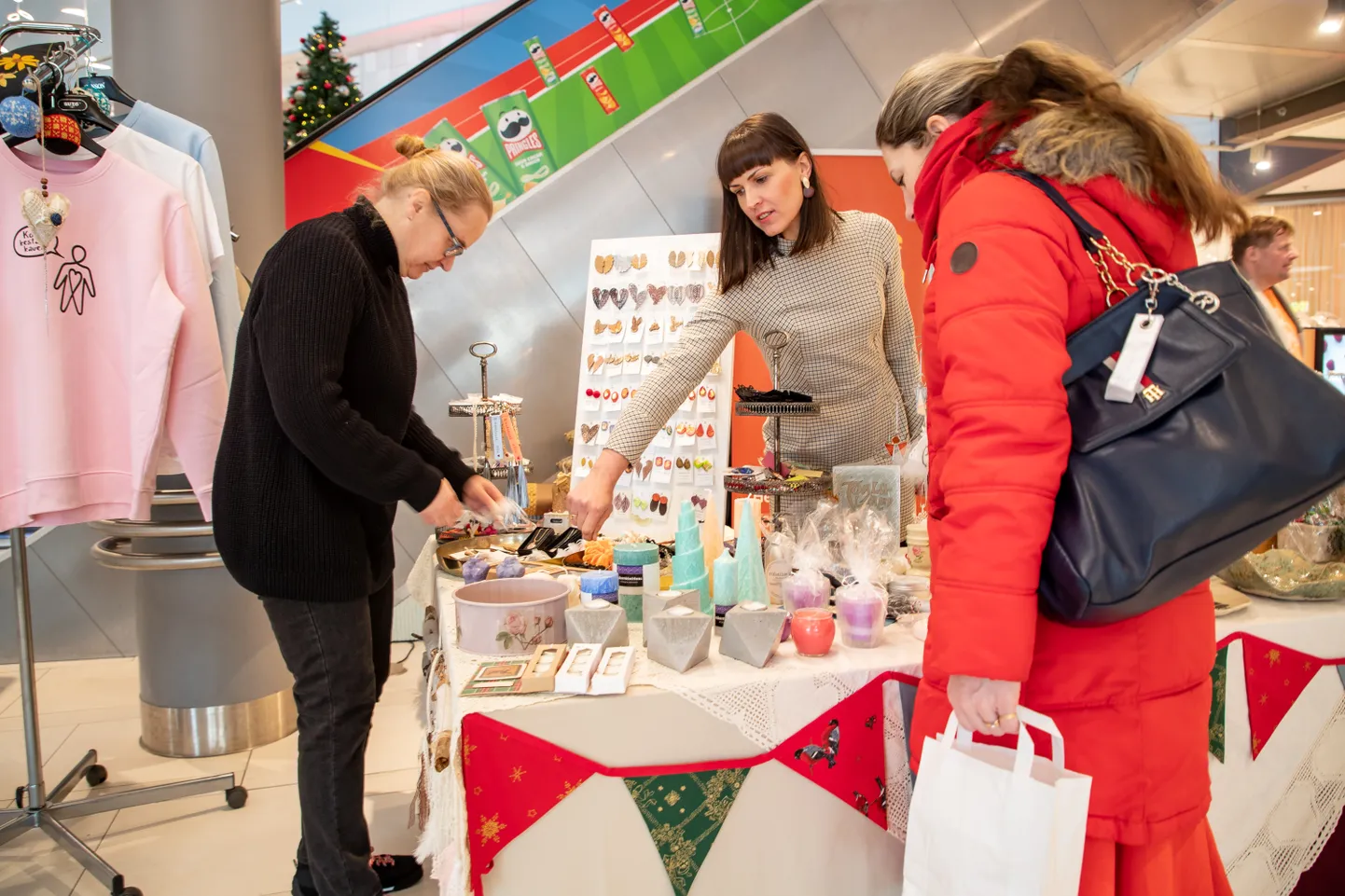 Vähiravifondi "Kingitud elu" jõululaat Ülemiste keskuses.