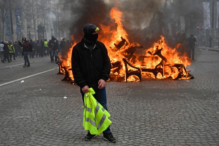 Vägivaldse pöörde võtnud kollavestide meeleavaldus Pariisis.