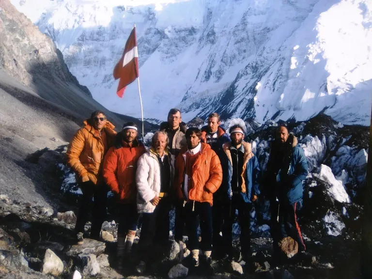 Teodora Ķirša alpīnistu grupa Pamira kalnos 1991. gadā.