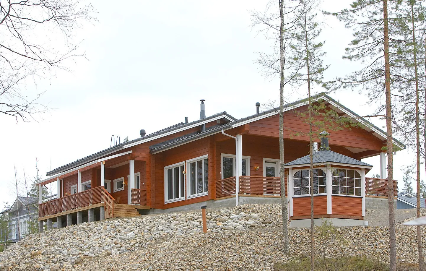 Mammuttihirsi palkmaja.
