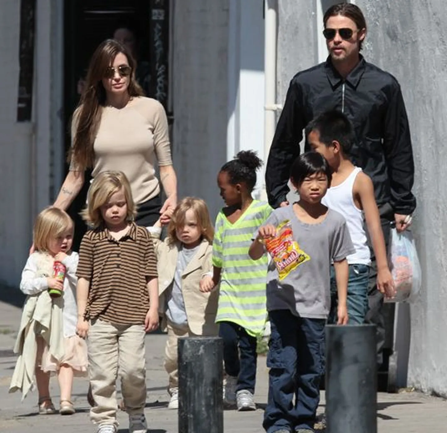 Angelina Jolie, Brad Pitt ja nende kuus last