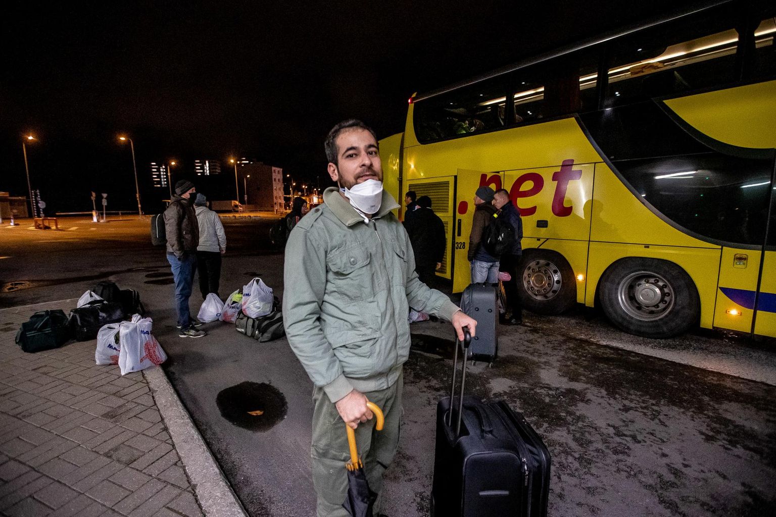 Robert Arakeljan asus kodumaale teele Tallinna bussijaamast 16. oktoobri varahommikul. Tõenäoliselt on mees juba Mägi-Karabahhis rindel, sest ühendust temaga enam ei saanud.