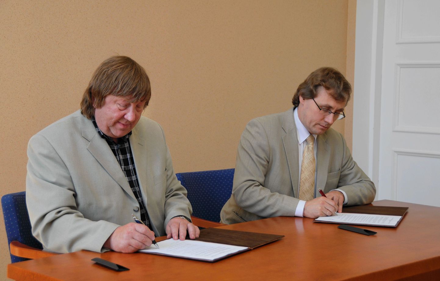 Tänavu juunis kirjutasid maavanem Kalle Küttis ja minister Tõnis Lukas alla koostööleppele, mille kohaselt koostab haridusministeerium Viljandimaa koolivõrgu mudeli.