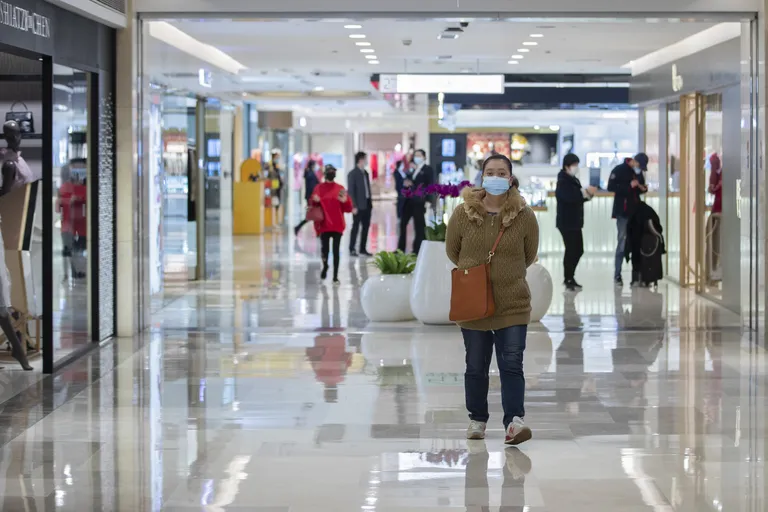 30. märtsil Hiinas Wuhanis üks taasavatud ostukeskustest.