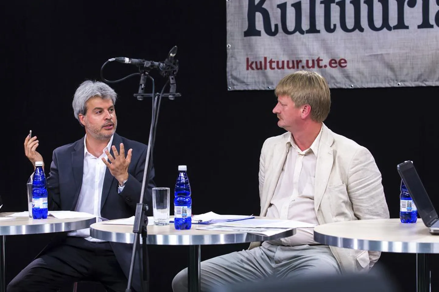 Kumb meestest valitakse ja kas Viljandi kultuuriakadeemia saab pigem tugeva rahvusvahelise tõuke või arendab edasi oma senist suunda, selgub juba mõne tunni jooksul. Pildil on kandidaadid direktori ametikohale Inaki Sandoval Campillo (vasakul) ja Garri Raagmaa.